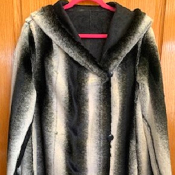 Women's Adrienne Landau Reversible Faux Fur Jacket/Coat Gray/White Striped Sz:L - Picture 1 of 10